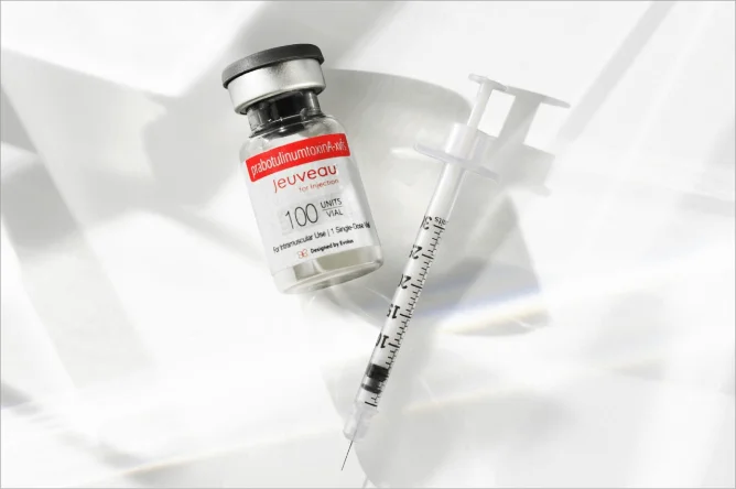 Jeuveau vial and syringe
