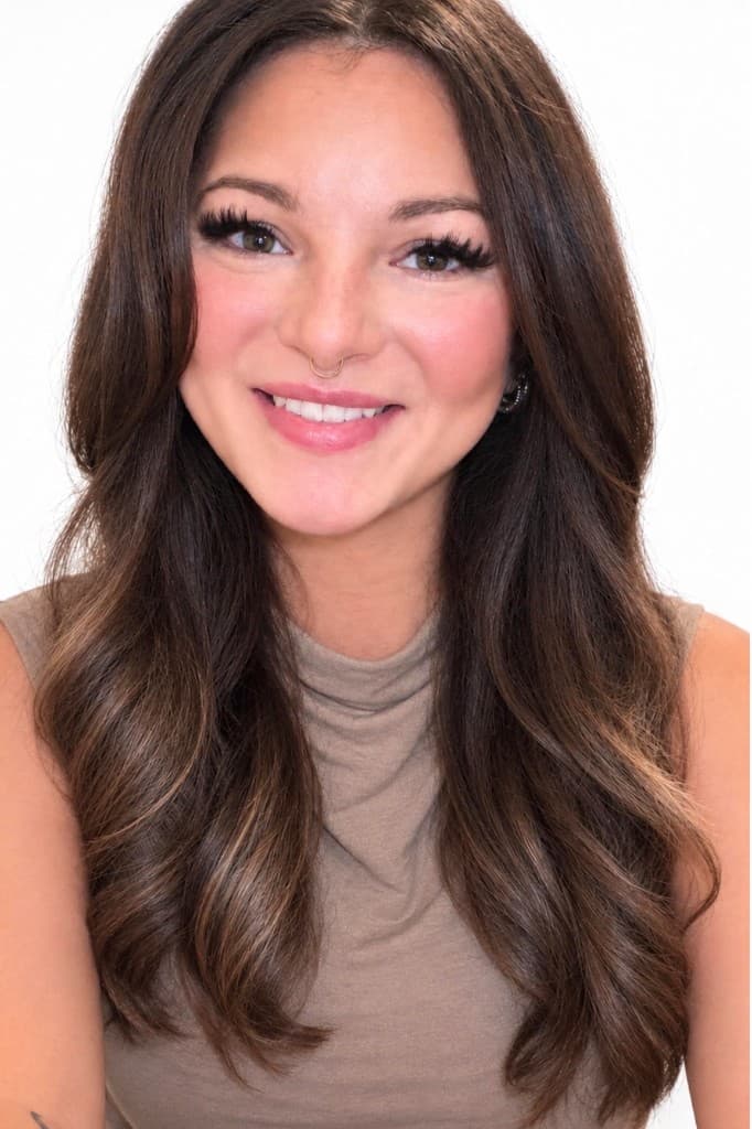 Alexandria Carlon, licensed medical aesthetician at Hello Gorgeous Med Spa in Oswego, IL