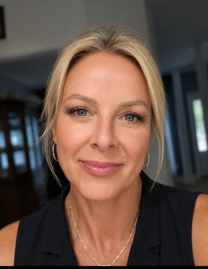 Michelle Colby, Client Care Specialist and Front Desk Manager at Hello Gorgeous Med Spa in Oswego, IL