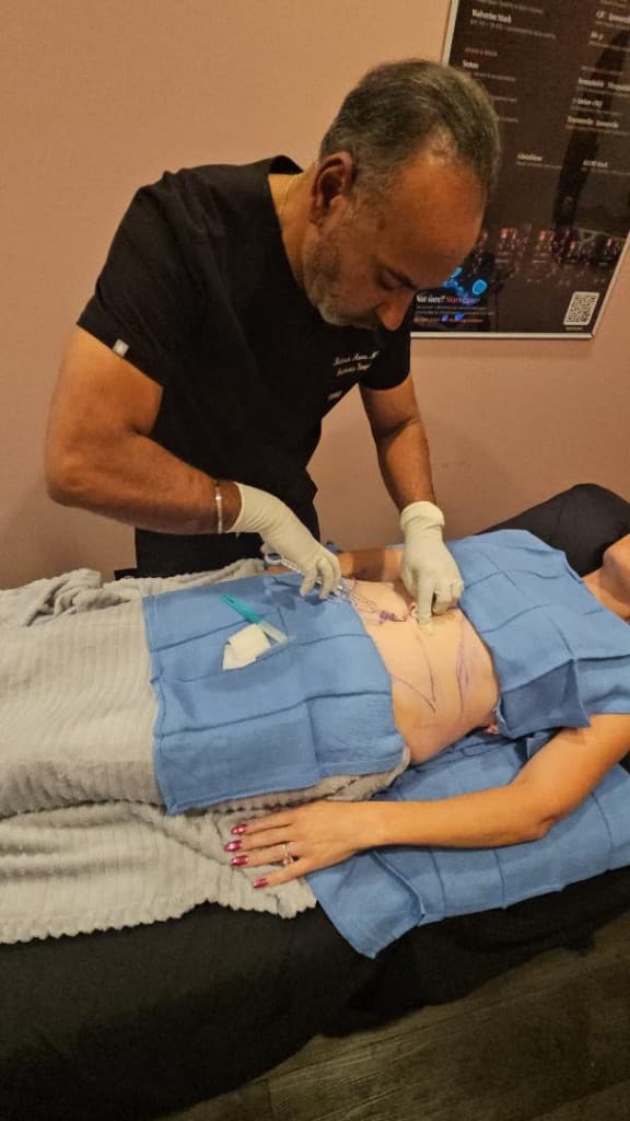 Dr. Mukesh Arora, MD performing Quantum RF at Hello Gorgeous Med Spa in Oswego, Illinois